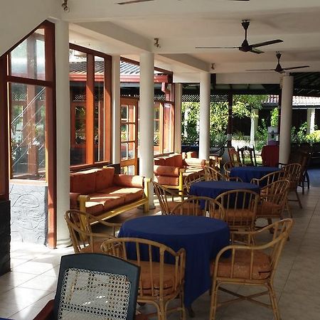 Ganga Garden Hotel เบอร์อูวาลา ภายนอก รูปภาพ