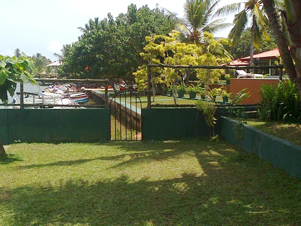 Ganga Garden Hotel เบอร์อูวาลา ภายนอก รูปภาพ