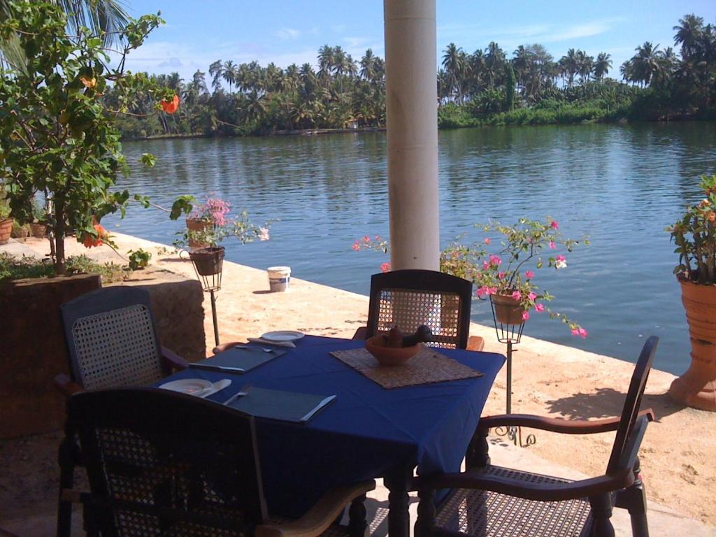 Ganga Garden Hotel เบอร์อูวาลา ภายนอก รูปภาพ