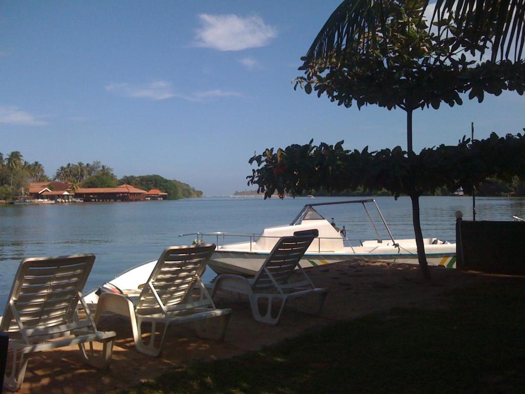 Ganga Garden Hotel เบอร์อูวาลา ภายนอก รูปภาพ
