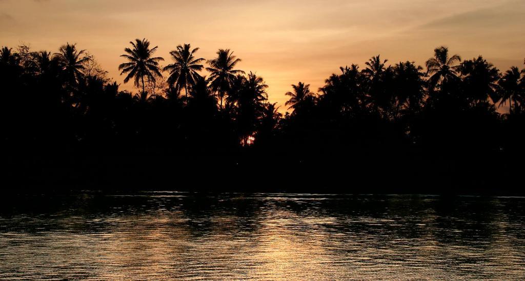 Ganga Garden Hotel เบอร์อูวาลา ภายนอก รูปภาพ