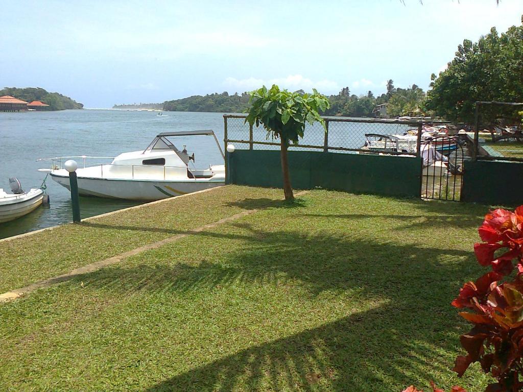 Ganga Garden Hotel เบอร์อูวาลา ภายนอก รูปภาพ